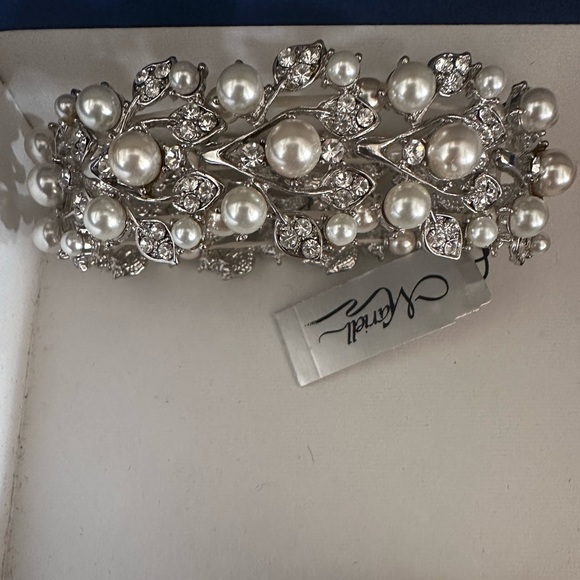 Bel Aire Bridal 3 piece set- Necklace, bracelet & earrings with pearls - Picture 5 of 8